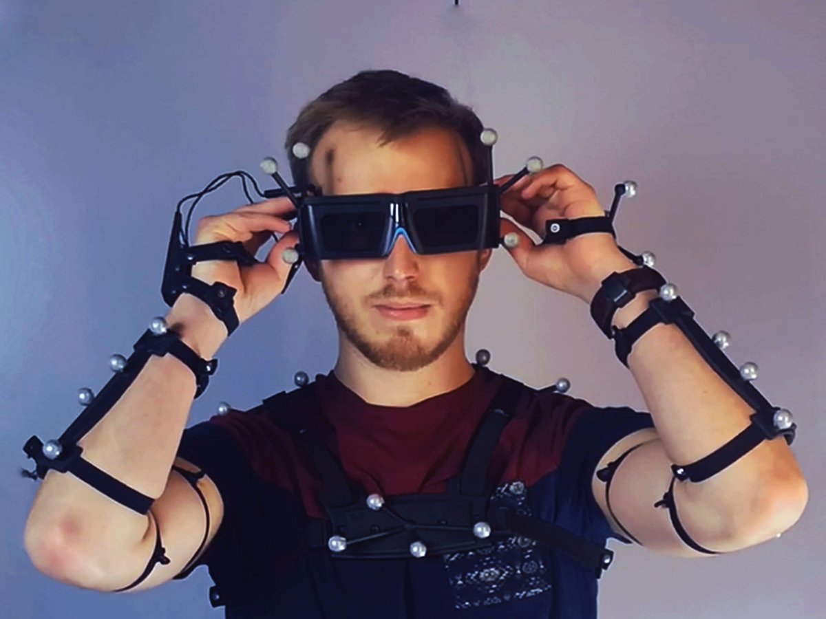 engineer-wearing-a-bodytracking-suit-and-is-training-in-VR